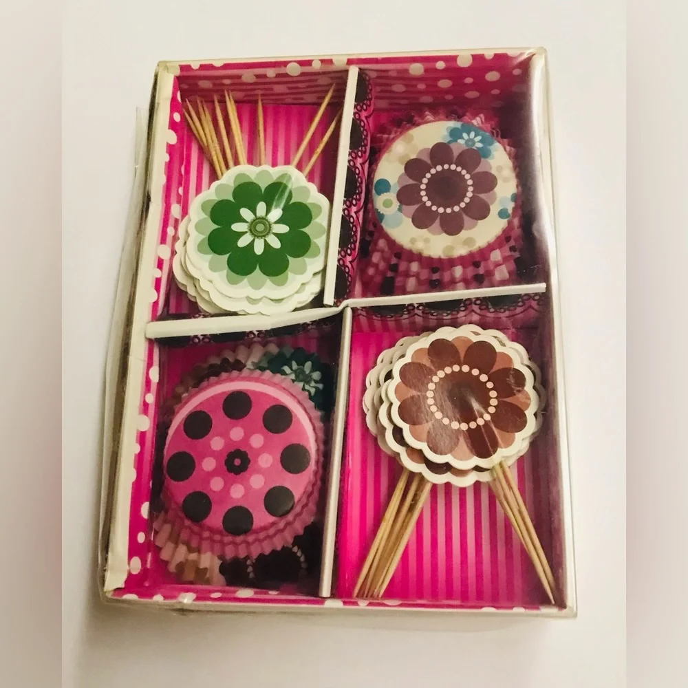 New Cupcake Kit 22 Toppers and 23 Cupcake Liners Floral Pattern